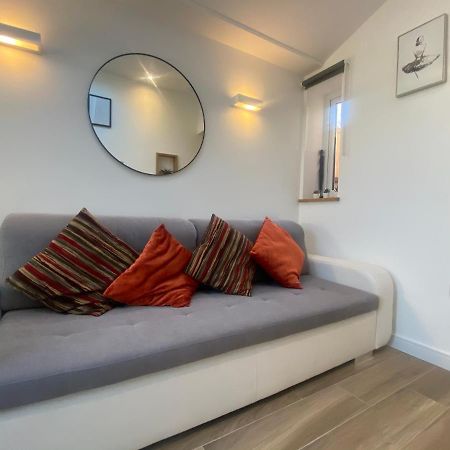 Lovely And Modern Studio Apartment. Borehamwood Exterior photo