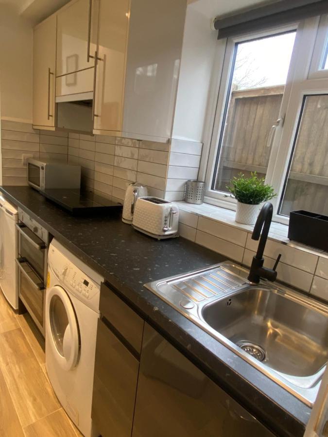 Lovely And Modern Studio Apartment. Borehamwood Exterior photo