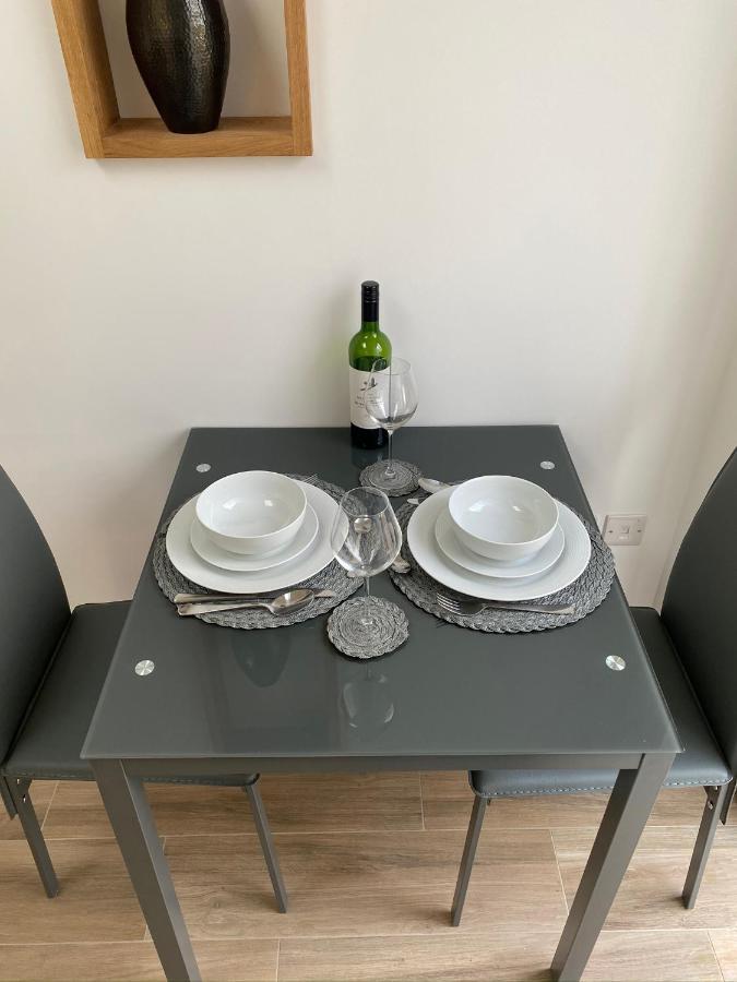 Lovely And Modern Studio Apartment. Borehamwood Exterior photo