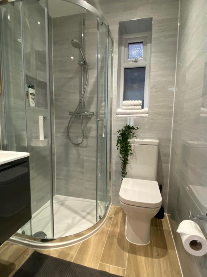 Lovely And Modern Studio Apartment. Borehamwood Exterior photo