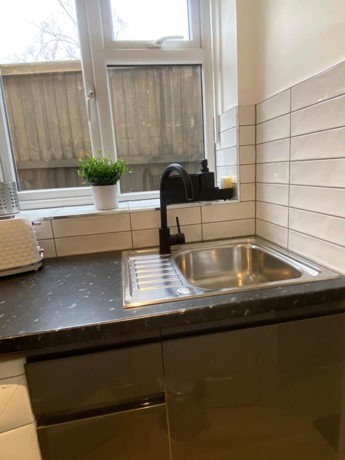 Lovely And Modern Studio Apartment. Borehamwood Exterior photo