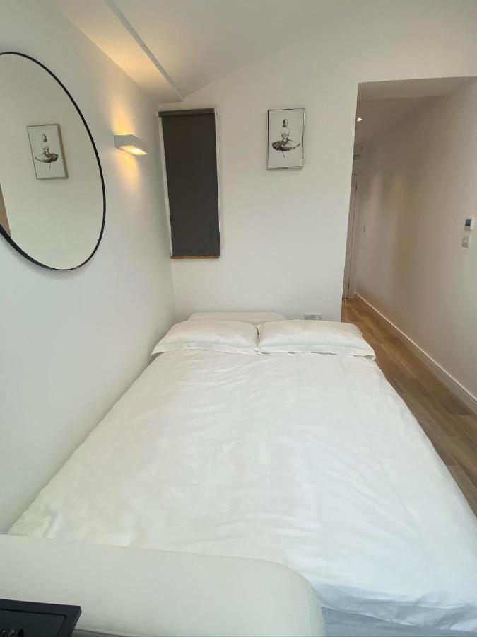 Lovely And Modern Studio Apartment. Borehamwood Exterior photo