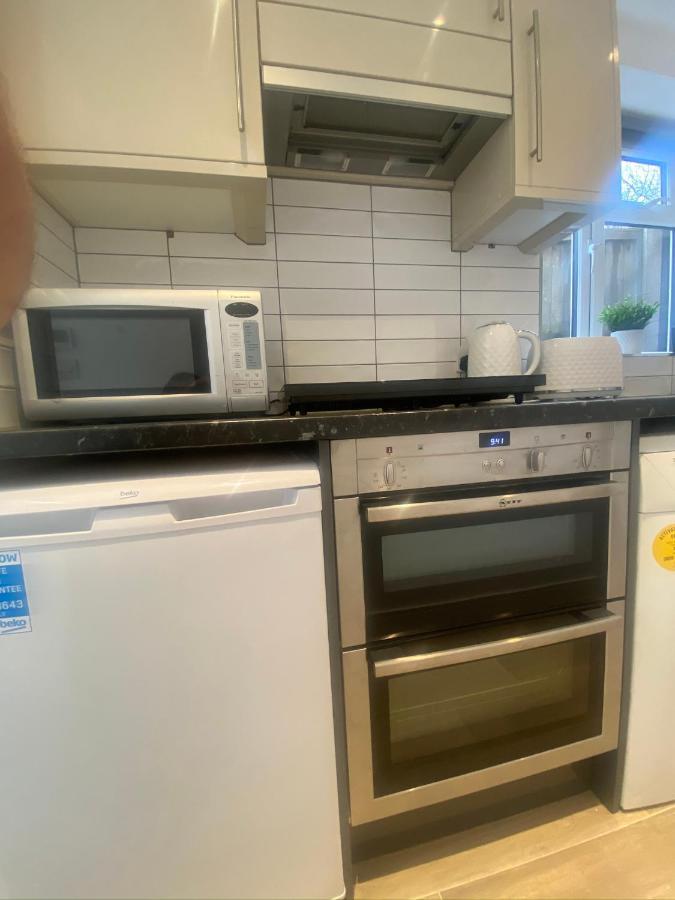 Lovely And Modern Studio Apartment. Borehamwood Exterior photo