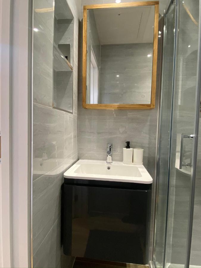 Lovely And Modern Studio Apartment. Borehamwood Exterior photo