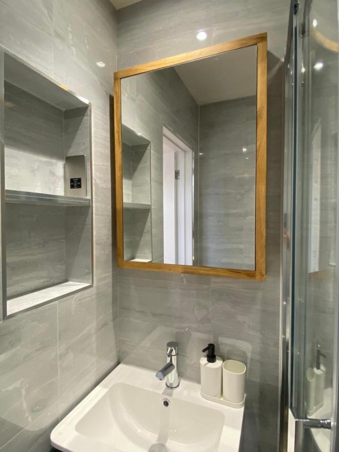 Lovely And Modern Studio Apartment. Borehamwood Exterior photo