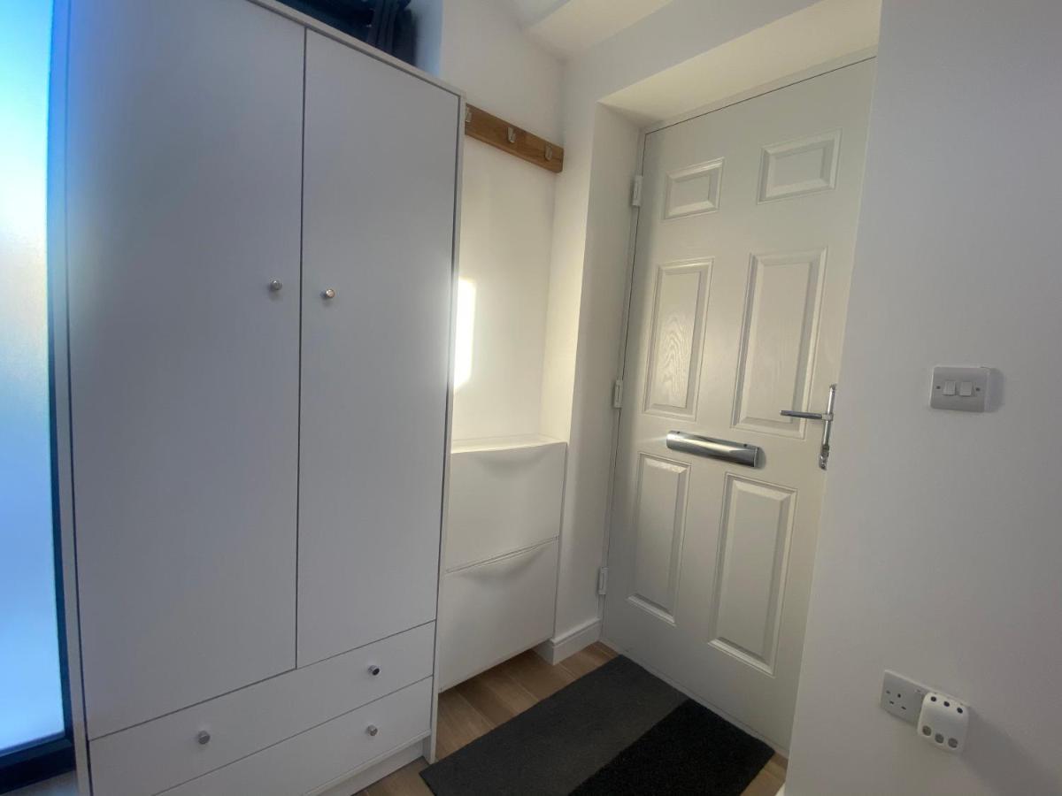 Lovely And Modern Studio Apartment. Borehamwood Exterior photo
