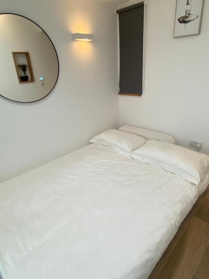 Lovely And Modern Studio Apartment. Borehamwood Exterior photo