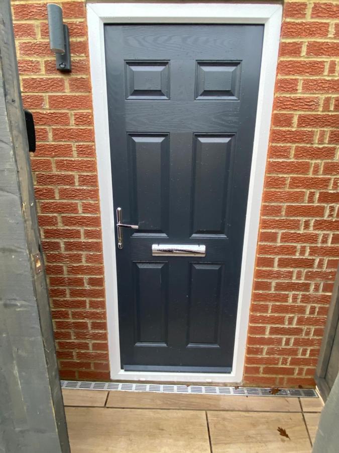 Lovely And Modern Studio Apartment. Borehamwood Exterior photo
